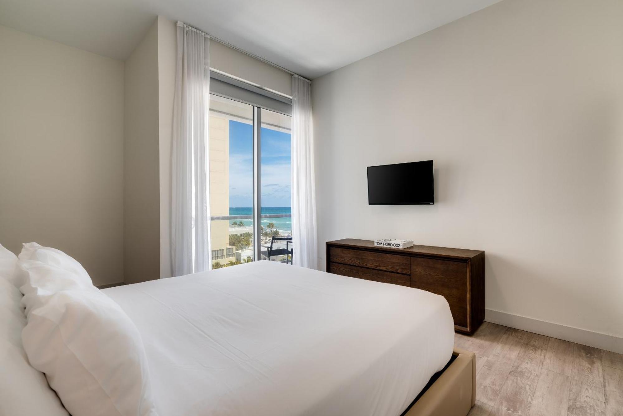 Costa Hollywood Beach Resort - An All Suite Hotel Eksteriør bilde